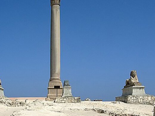 AlexSarapeionPompeysPillar